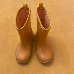 Tree Grandpa Size 9 toddler rain boots in yellow